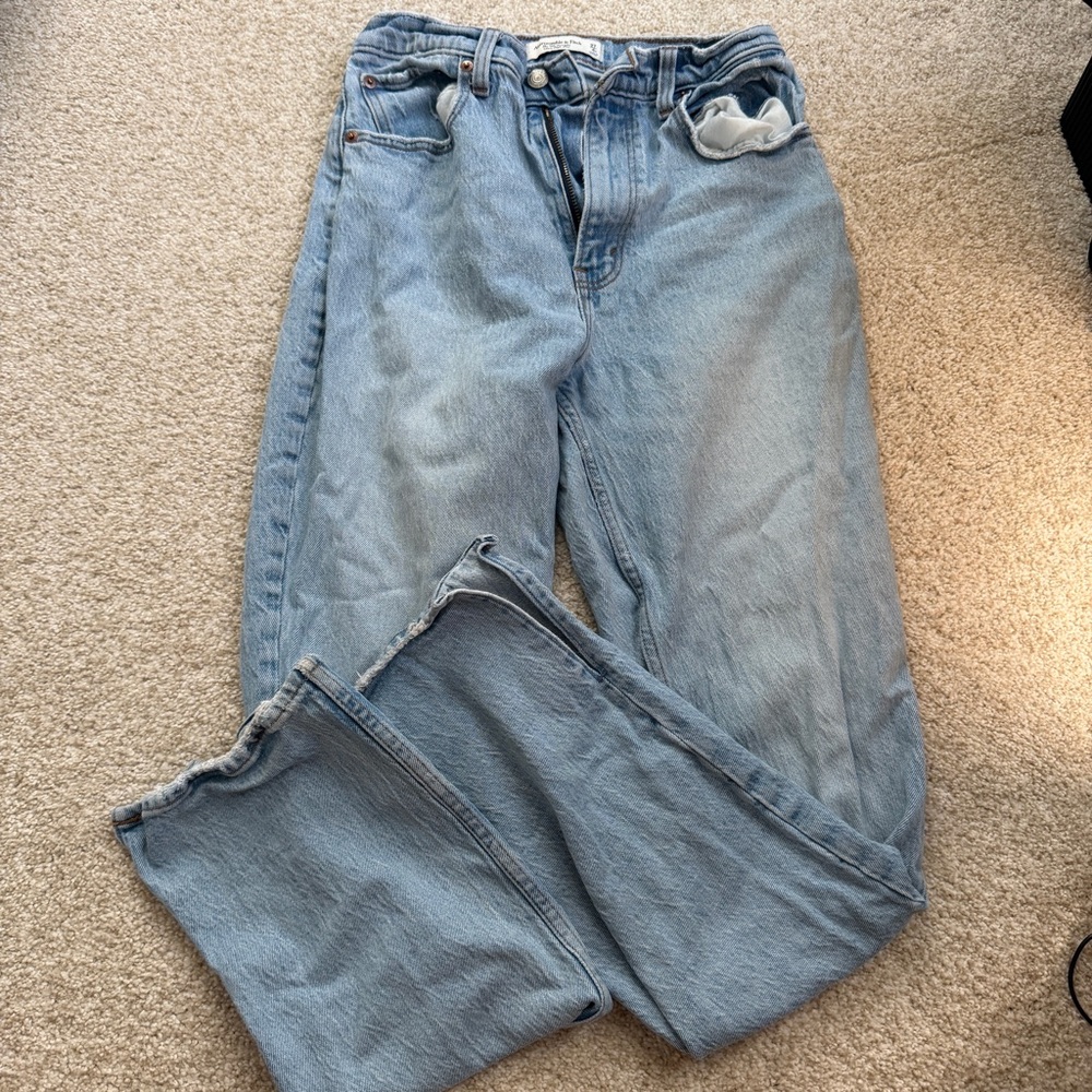 Abercrombie & Fitch Light Wash ‘90s Straight’